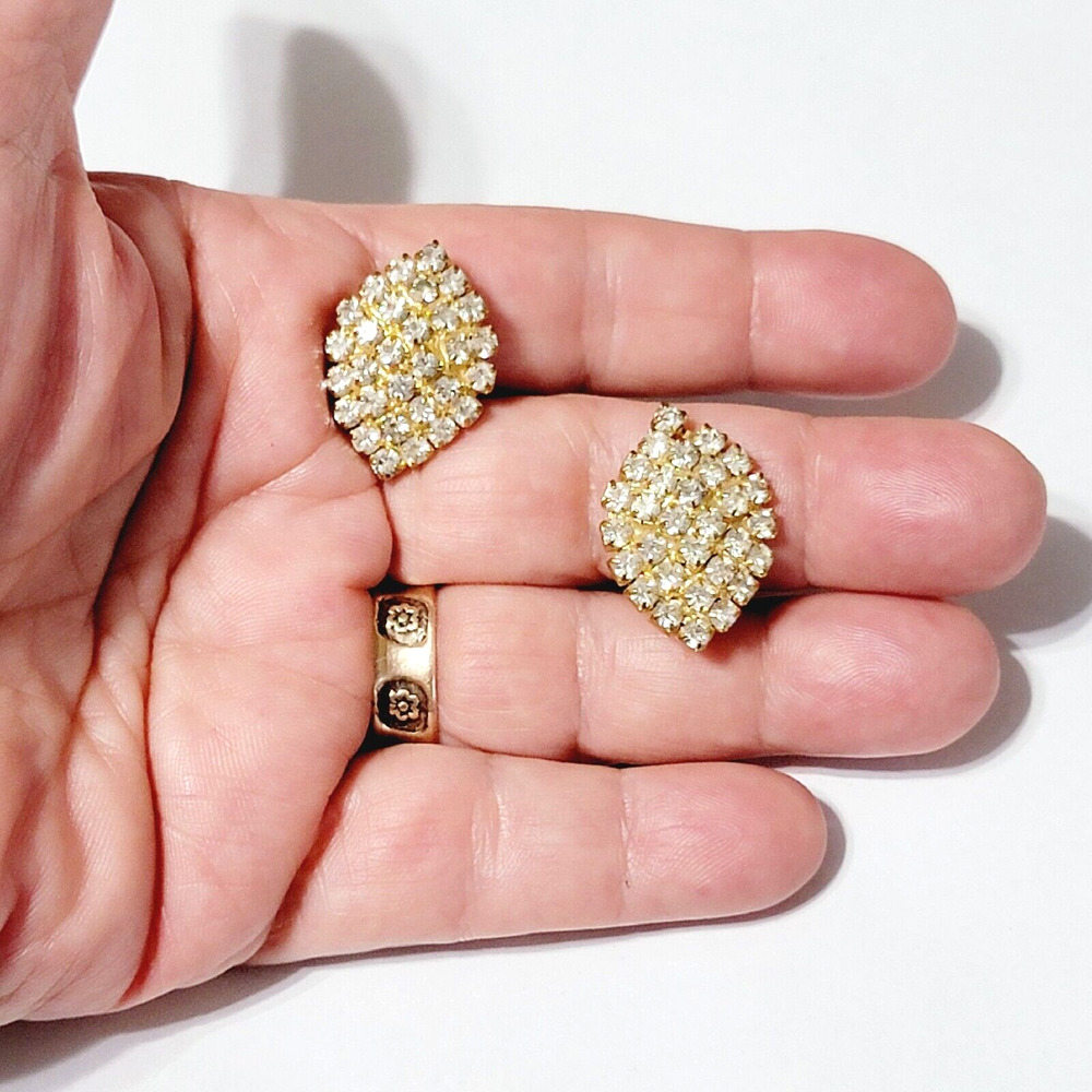 Vintage Sparkly Rhinestone Clip-on Earrings, Diamond-shaped Gold-tone wc-43 - Picture 2 of 6